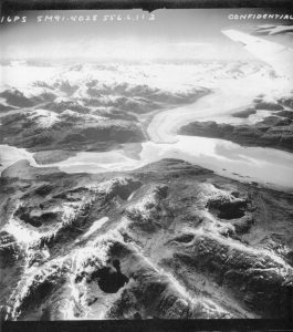 Fotografía aérea vuelo Trimetrogón, foto capturas entre 1944 y 1945. Fotografía corresponde al Glaciar Pio XI, también llamado Glaciar Brüggen, Campo de Hielo Sur