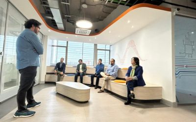 Comitiva del Campus Los Ángeles visita centros de innovación para inspirar su próximo proyecto